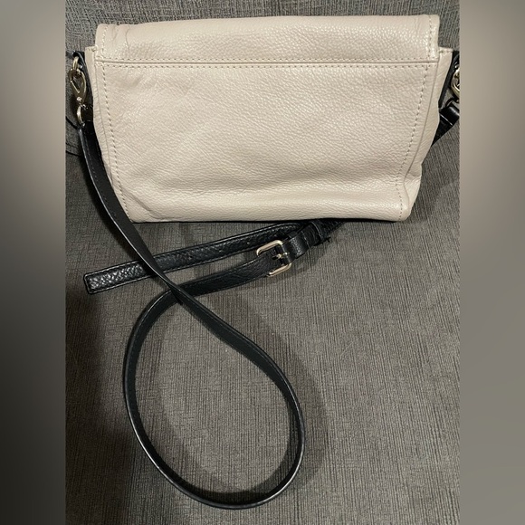 Kate Spade women’s Beige fold-over zip pebbled leather Crossbody Bag - Picture 2 of 7